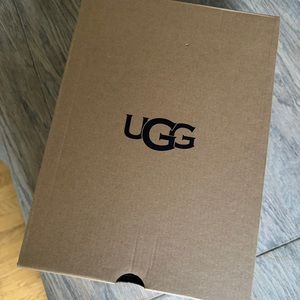 NWT Women’s UGG Scuffette Slipper, Black